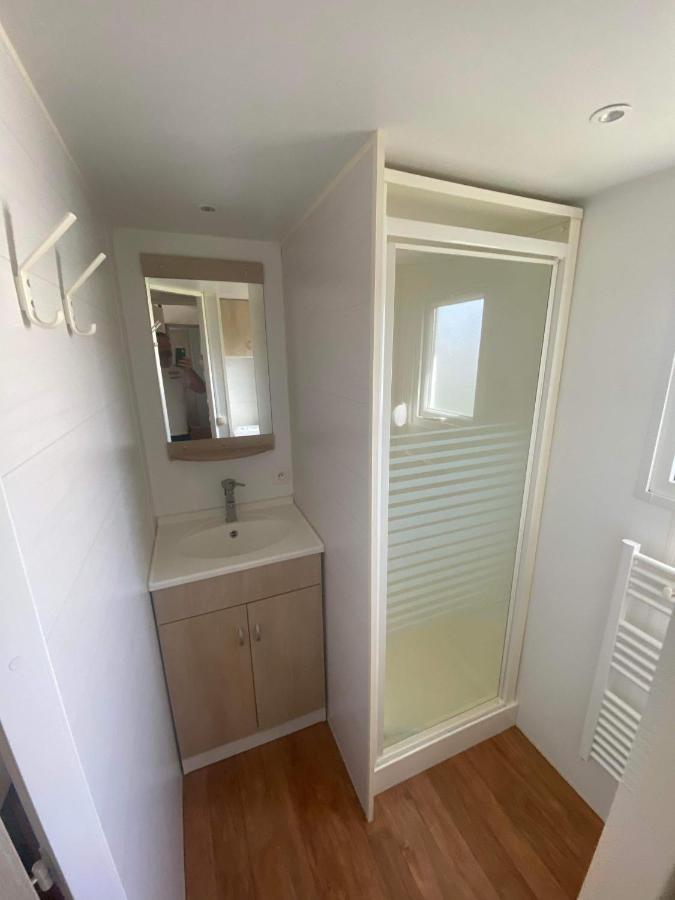 Mobil-Home 4/6 Personnes , Terrasse Couverte ,Piscine Chauffee . Biville-sur-Mer ภายนอก รูปภาพ
